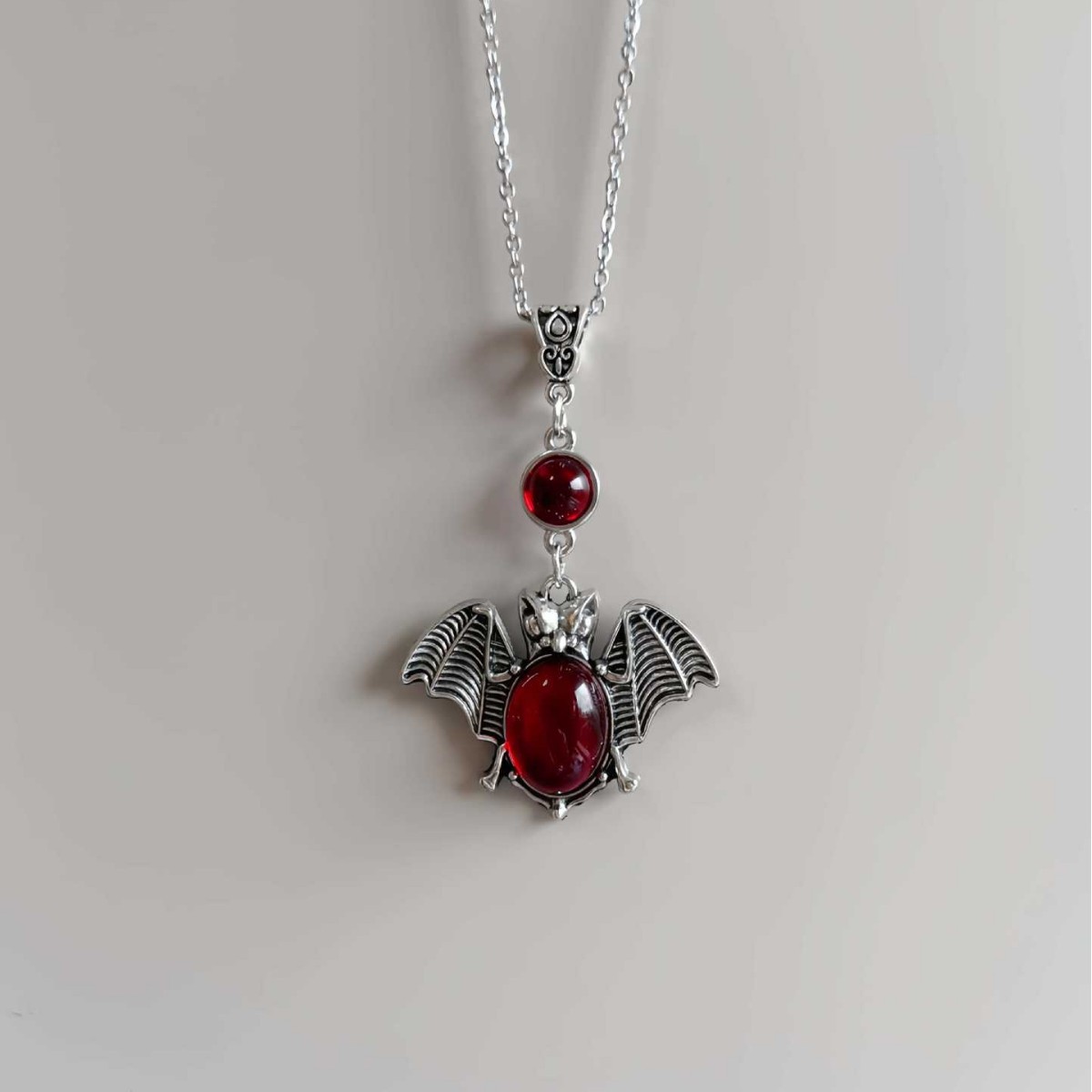 قلادة الخفافيش مصاص الدماء، ال - مراجعة Men'S Vampire Accessories وسعره